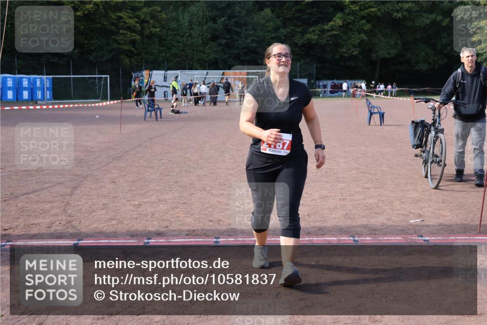 27.09.2026 - 35. Volkslauf durch das schöne Alstertal Strokosch-Dieckow http://msf.ph/oto/10581837 27.09.2026 13:03:38 Ziel 2187 meine-sportfotos.de