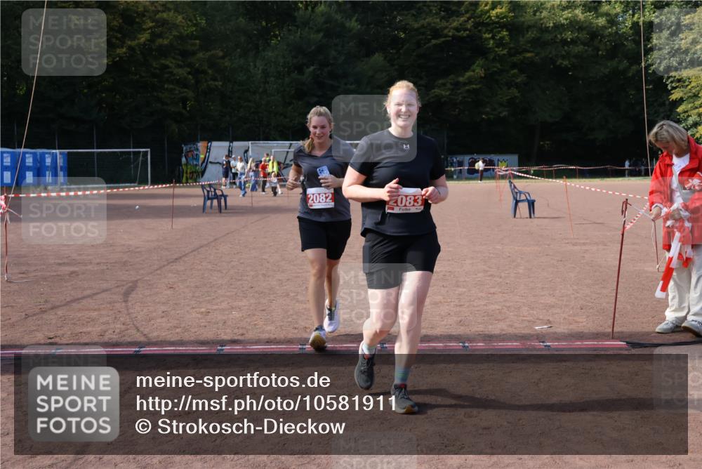 27.09.2026 - 35. Volkslauf durch das schöne Alstertal Strokosch-Dieckow http://msf.ph/oto/10581911 27.09.2026 13:06:17 Ziel 2082, 2083 meine-sportfotos.de