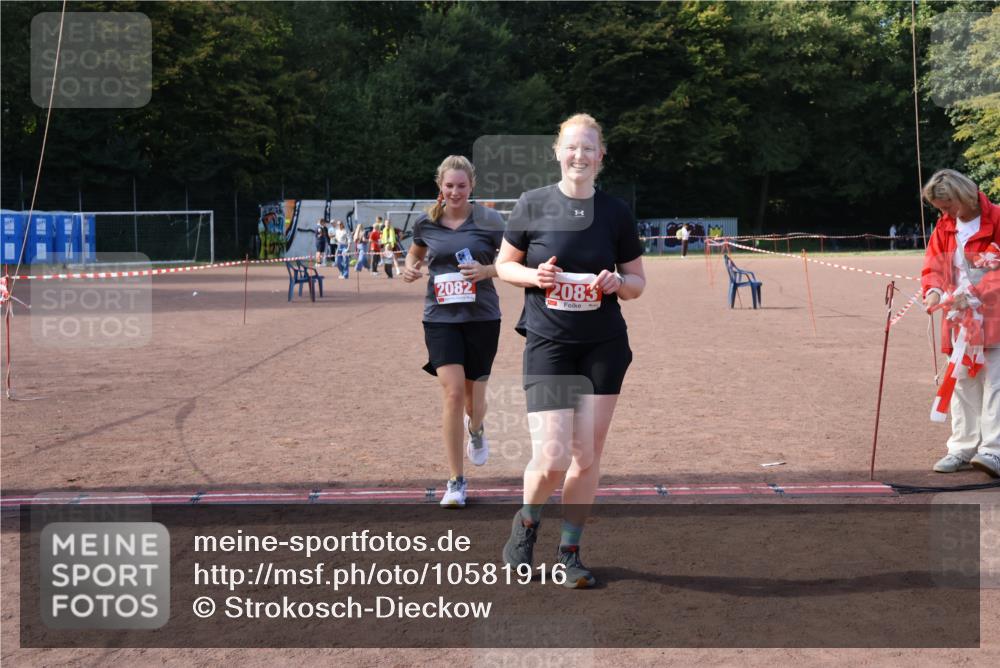 27.09.2026 - 35. Volkslauf durch das schöne Alstertal Strokosch-Dieckow http://msf.ph/oto/10581916 27.09.2026 13:06:17 Ziel 2082, 2083 meine-sportfotos.de