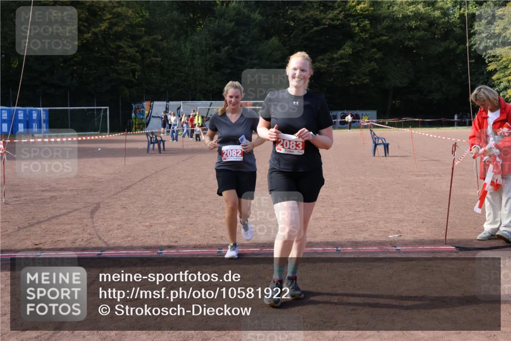 27.09.2026 - 35. Volkslauf durch das schöne Alstertal Strokosch-Dieckow http://msf.ph/oto/10581922 27.09.2026 13:06:17 Ziel 2082, 2083 meine-sportfotos.de