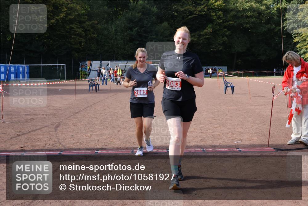 27.09.2026 - 35. Volkslauf durch das schöne Alstertal Strokosch-Dieckow http://msf.ph/oto/10581927 27.09.2026 13:06:17 Ziel 2082, 2083 meine-sportfotos.de