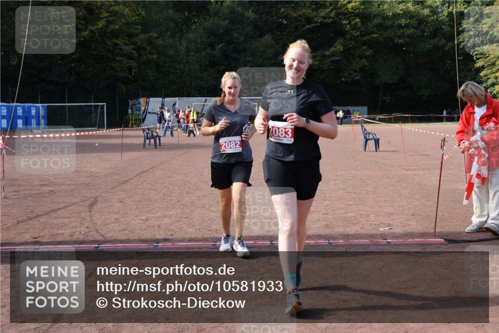 27.09.2026 - 35. Volkslauf durch das schöne Alstertal Strokosch-Dieckow http://msf.ph/oto/10581933 27.09.2026 13:06:17 Ziel 2082, 2083 meine-sportfotos.de