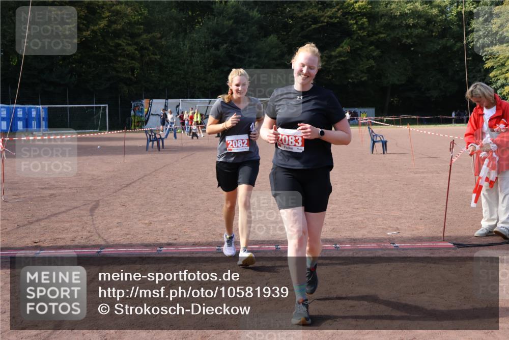 27.09.2026 - 35. Volkslauf durch das schöne Alstertal Strokosch-Dieckow http://msf.ph/oto/10581939 27.09.2026 13:06:17 Ziel 2082, 2083 meine-sportfotos.de