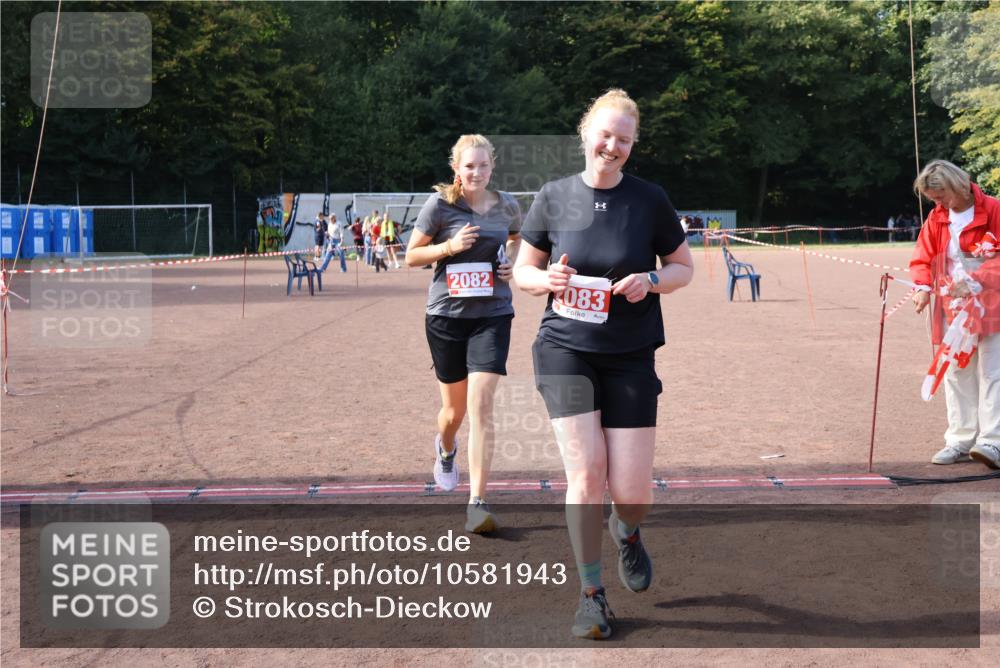27.09.2026 - 35. Volkslauf durch das schöne Alstertal Strokosch-Dieckow http://msf.ph/oto/10581943 27.09.2026 13:06:17 Ziel 2082, 2083 meine-sportfotos.de