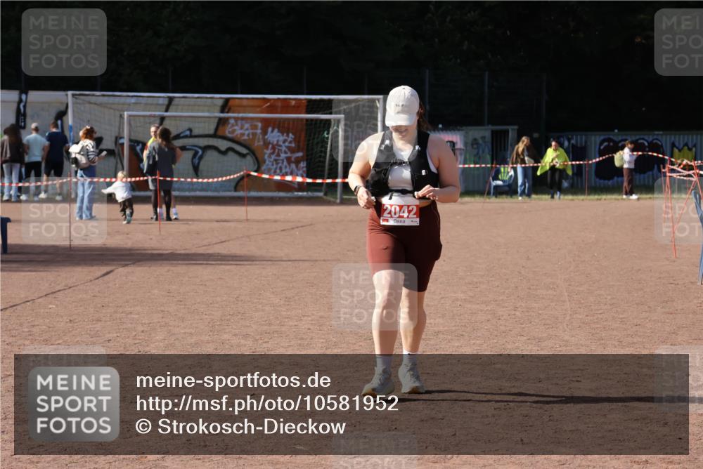 27.09.2026 - 35. Volkslauf durch das schöne Alstertal Strokosch-Dieckow http://msf.ph/oto/10581952 27.09.2026 13:06:47 Ziel 2042 meine-sportfotos.de