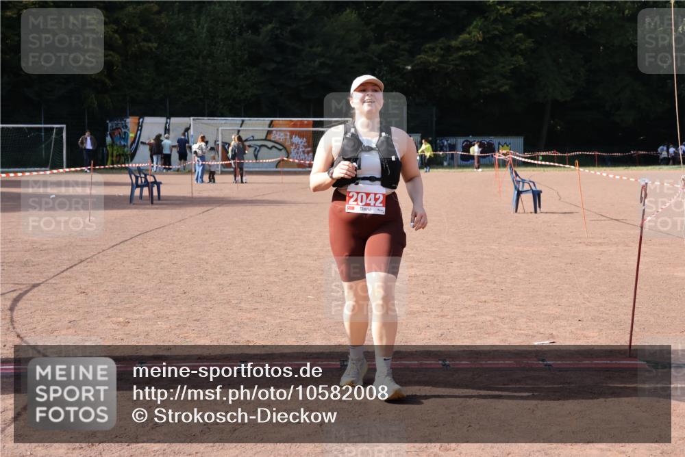 27.09.2026 - 35. Volkslauf durch das schöne Alstertal Strokosch-Dieckow http://msf.ph/oto/10582008 27.09.2026 13:06:50 Ziel 2042 meine-sportfotos.de