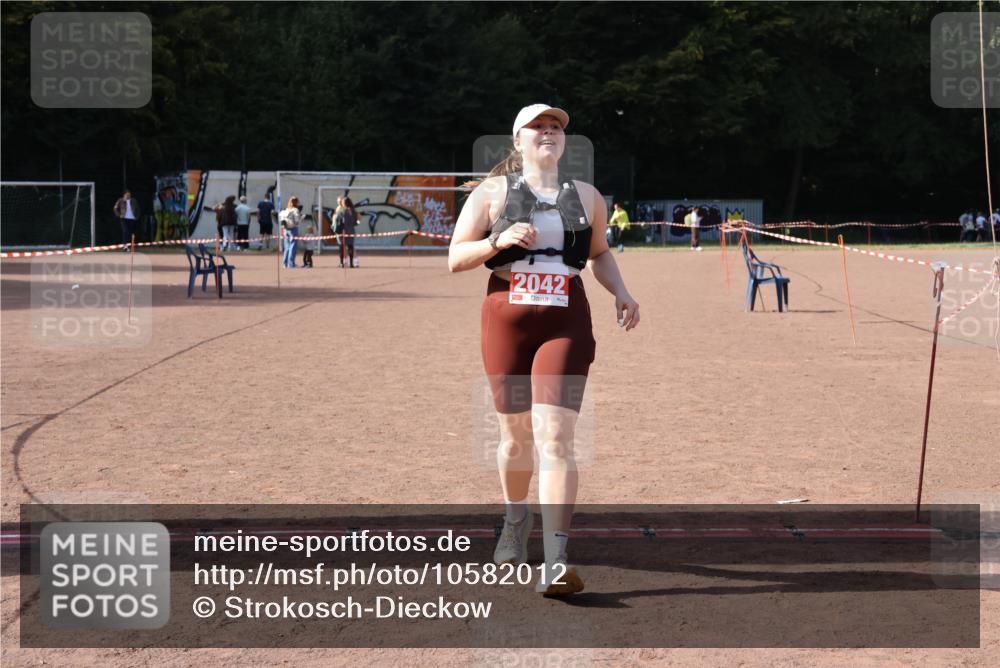 27.09.2026 - 35. Volkslauf durch das schöne Alstertal Strokosch-Dieckow http://msf.ph/oto/10582012 27.09.2026 13:06:50 Ziel 2042 meine-sportfotos.de