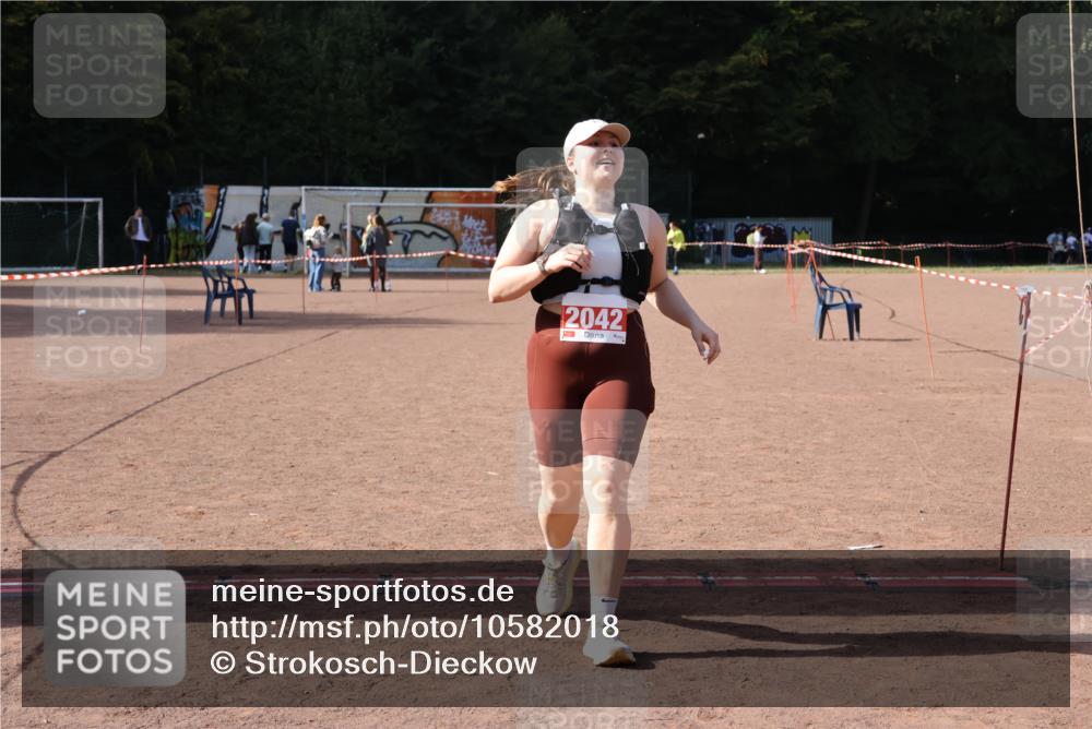 27.09.2026 - 35. Volkslauf durch das schöne Alstertal Strokosch-Dieckow http://msf.ph/oto/10582018 27.09.2026 13:06:50 Ziel 2042 meine-sportfotos.de