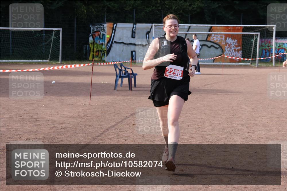 27.09.2026 - 35. Volkslauf durch das schöne Alstertal Strokosch-Dieckow http://msf.ph/oto/10582074 27.09.2026 13:10:19 Ziel 2106, 2109, 2298 meine-sportfotos.de