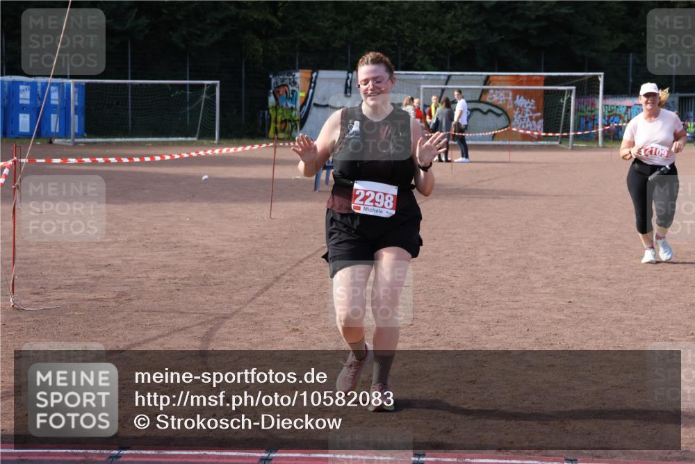 27.09.2026 - 35. Volkslauf durch das schöne Alstertal Strokosch-Dieckow http://msf.ph/oto/10582083 27.09.2026 13:10:19 Ziel 2106, 2109, 2298 meine-sportfotos.de