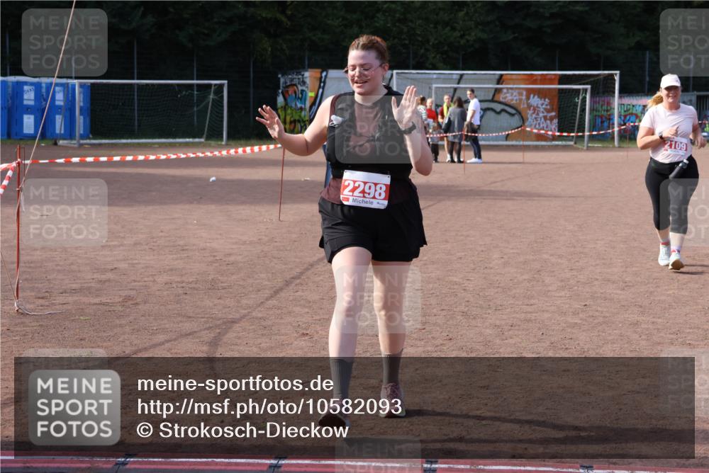 27.09.2026 - 35. Volkslauf durch das schöne Alstertal Strokosch-Dieckow http://msf.ph/oto/10582093 27.09.2026 13:10:20 Ziel 2106, 2109, 2298 meine-sportfotos.de