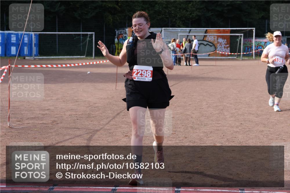 27.09.2026 - 35. Volkslauf durch das schöne Alstertal Strokosch-Dieckow http://msf.ph/oto/10582103 27.09.2026 13:10:20 Ziel 2106, 2109, 2298 meine-sportfotos.de