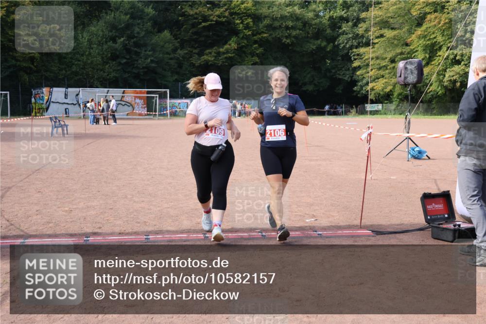 27.09.2026 - 35. Volkslauf durch das schöne Alstertal Strokosch-Dieckow http://msf.ph/oto/10582157 27.09.2026 13:10:23 Ziel 2106, 2109, 2298 meine-sportfotos.de