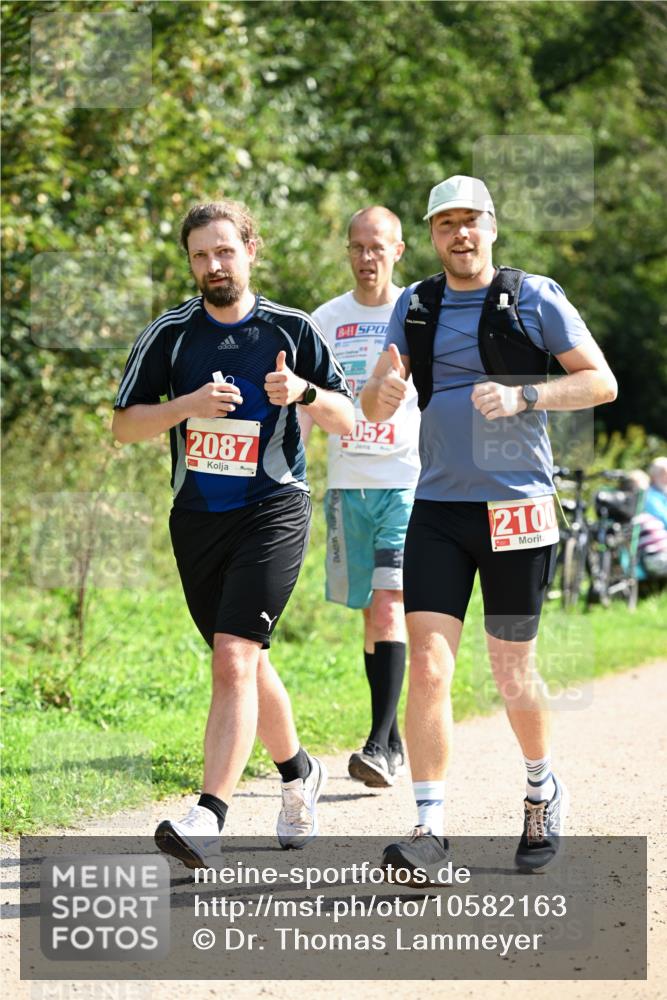 27.09.2026 - 35. Volkslauf durch das schöne Alstertal Dr. Thomas Lammeyer http://msf.ph/oto/10582163 27.09.2026 12:33:01 Laufen 2087, 052, 2100 meine-sportfotos.de