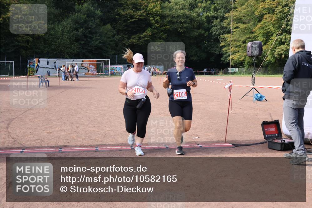 27.09.2026 - 35. Volkslauf durch das schöne Alstertal Strokosch-Dieckow http://msf.ph/oto/10582165 27.09.2026 13:10:23 Ziel 2106, 2109, 2298 meine-sportfotos.de
