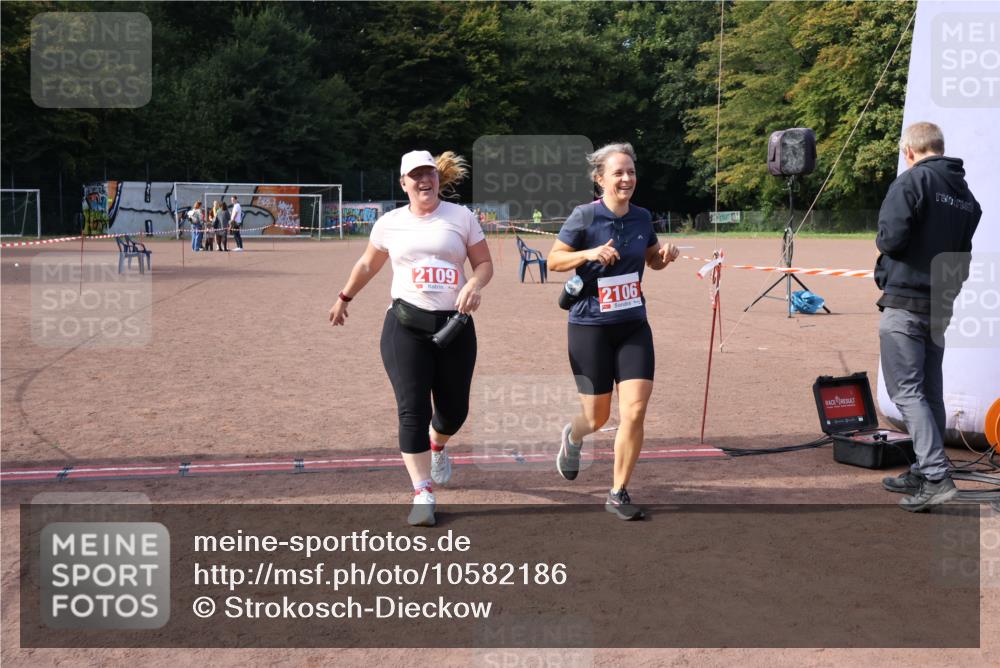 27.09.2026 - 35. Volkslauf durch das schöne Alstertal Strokosch-Dieckow http://msf.ph/oto/10582186 27.09.2026 13:10:24 Ziel 2106, 2109 meine-sportfotos.de