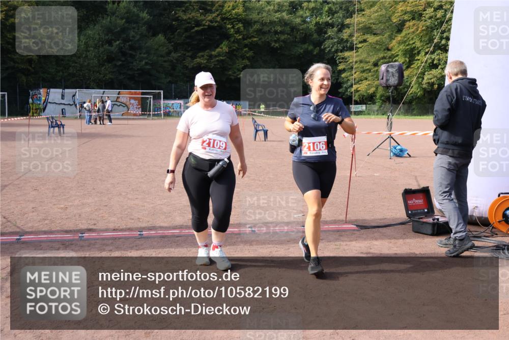 27.09.2026 - 35. Volkslauf durch das schöne Alstertal Strokosch-Dieckow http://msf.ph/oto/10582199 27.09.2026 13:10:24 Ziel 2106, 2109 meine-sportfotos.de
