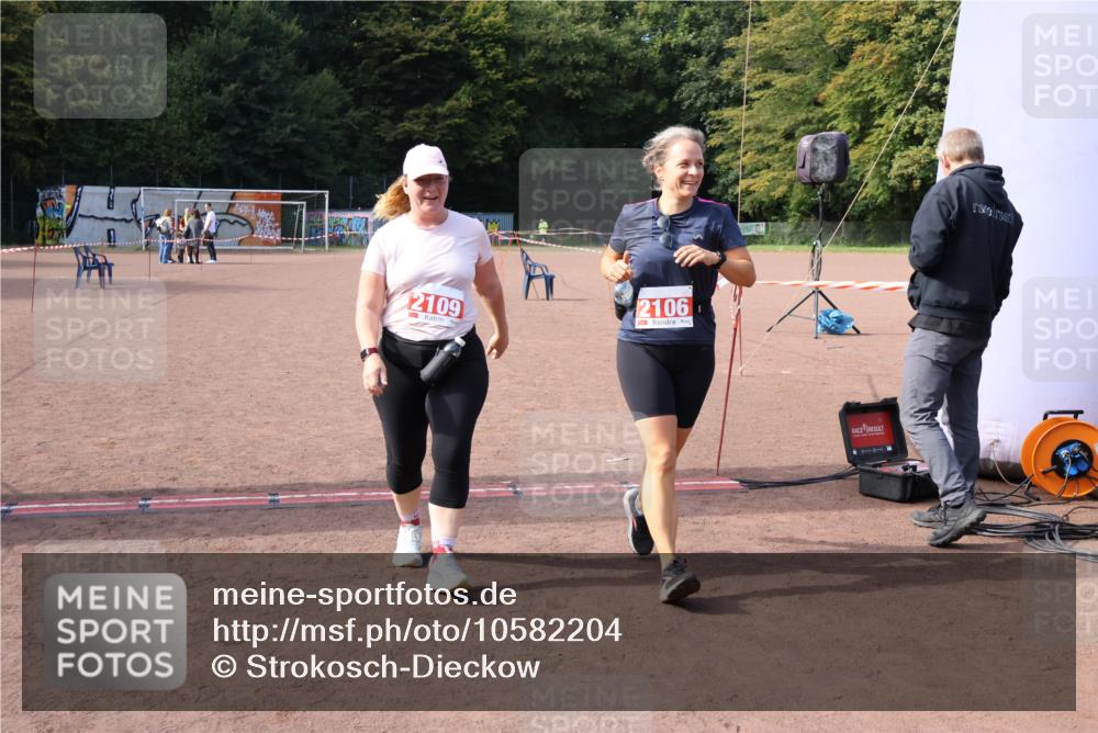 27.09.2026 - 35. Volkslauf durch das schöne Alstertal Strokosch-Dieckow http://msf.ph/oto/10582204 27.09.2026 13:10:24 Ziel 2106, 2109 meine-sportfotos.de