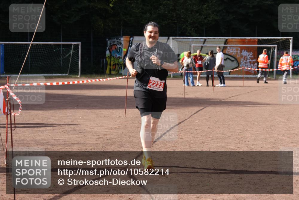 27.09.2026 - 35. Volkslauf durch das schöne Alstertal Strokosch-Dieckow http://msf.ph/oto/10582214 27.09.2026 13:12:24 Ziel 2223 meine-sportfotos.de