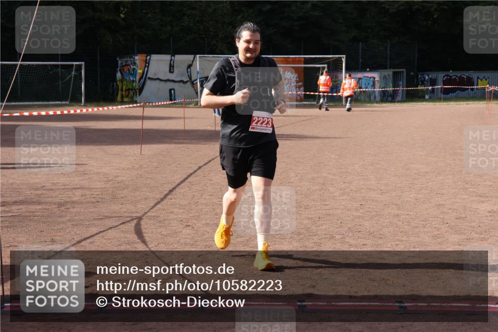 27.09.2026 - 35. Volkslauf durch das schöne Alstertal Strokosch-Dieckow http://msf.ph/oto/10582223 27.09.2026 13:12:25 Ziel 2223 meine-sportfotos.de