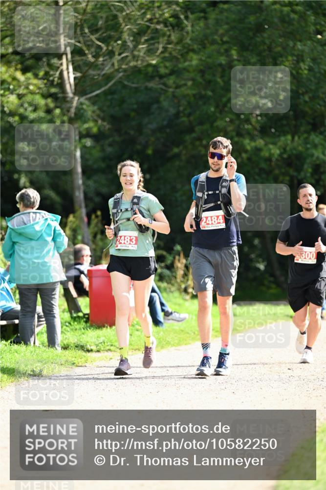 27.09.2026 - 35. Volkslauf durch das schöne Alstertal Dr. Thomas Lammeyer http://msf.ph/oto/10582250 27.09.2026 12:34:04 Laufen 2483, 2484, 300 meine-sportfotos.de