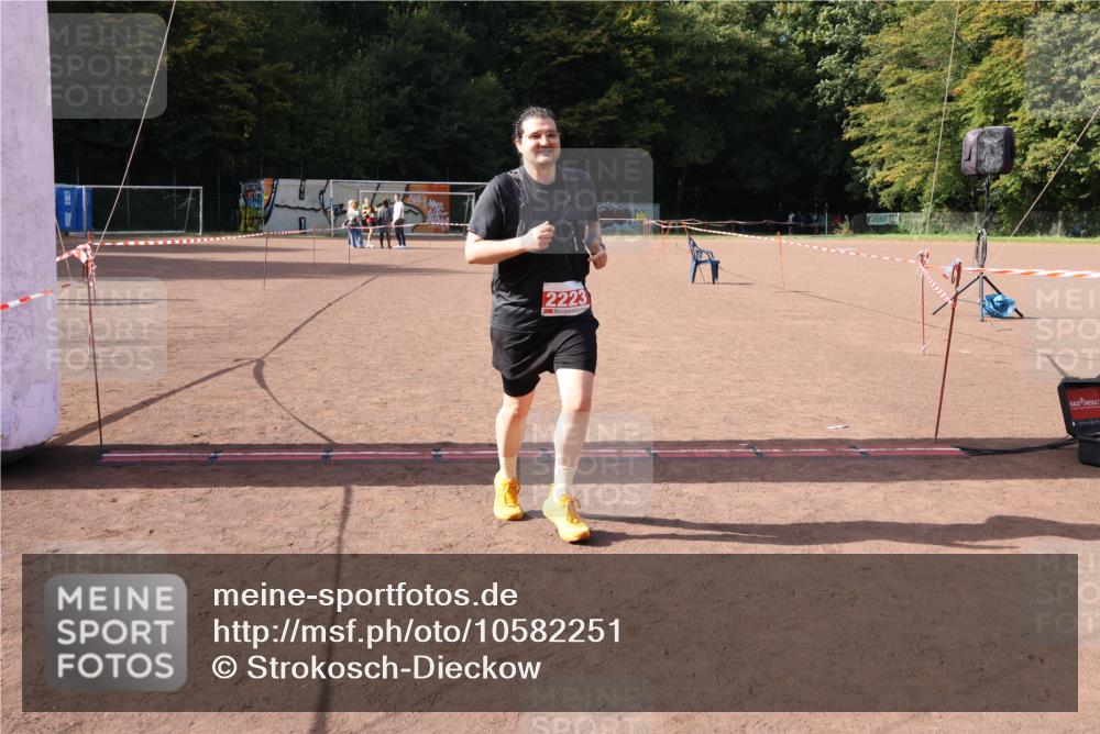 27.09.2026 - 35. Volkslauf durch das schöne Alstertal Strokosch-Dieckow http://msf.ph/oto/10582251 27.09.2026 13:12:26 Ziel 2223 meine-sportfotos.de