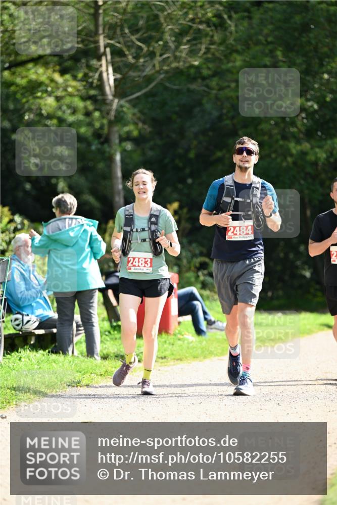 27.09.2026 - 35. Volkslauf durch das schöne Alstertal Dr. Thomas Lammeyer http://msf.ph/oto/10582255 27.09.2026 12:34:04 Laufen 2483, 2484 meine-sportfotos.de