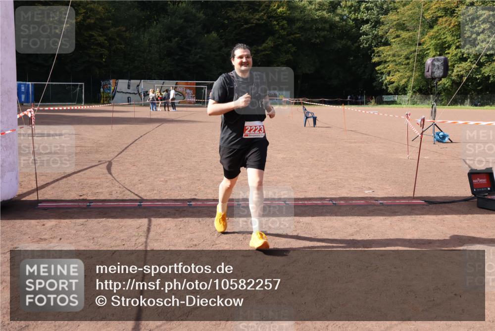 27.09.2026 - 35. Volkslauf durch das schöne Alstertal Strokosch-Dieckow http://msf.ph/oto/10582257 27.09.2026 13:12:26 Ziel 2223 meine-sportfotos.de