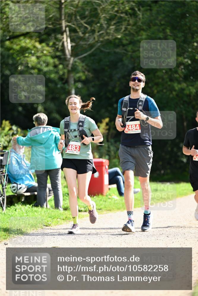 27.09.2026 - 35. Volkslauf durch das schöne Alstertal Dr. Thomas Lammeyer http://msf.ph/oto/10582258 27.09.2026 12:34:05 Laufen 483, 2484 meine-sportfotos.de