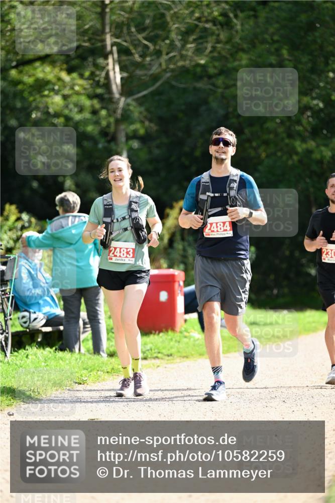 27.09.2026 - 35. Volkslauf durch das schöne Alstertal Dr. Thomas Lammeyer http://msf.ph/oto/10582259 27.09.2026 12:34:05 Laufen 2483, 2484, 230 meine-sportfotos.de