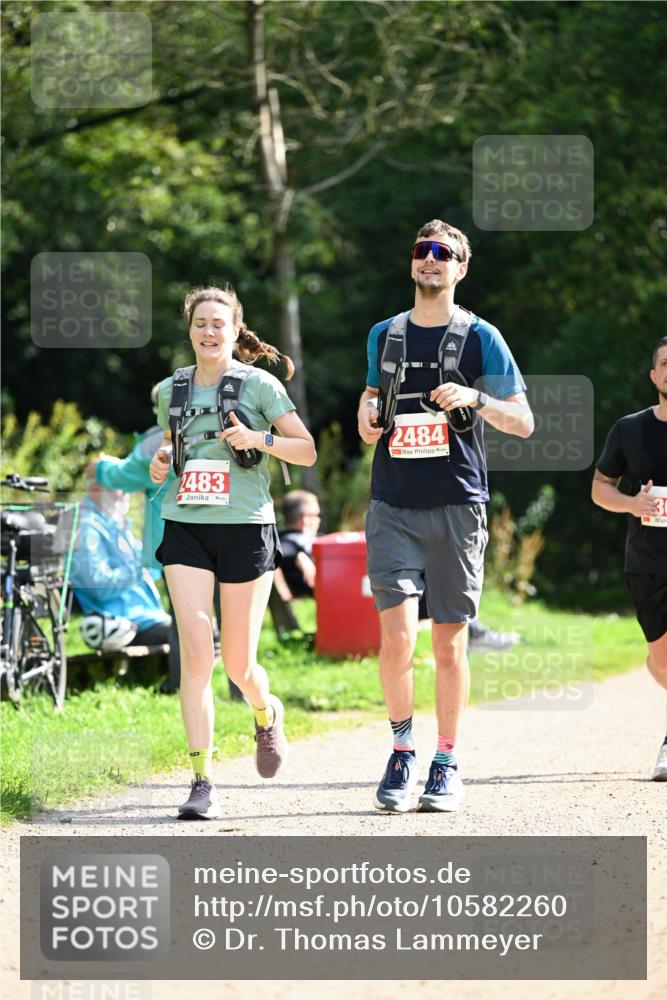 27.09.2026 - 35. Volkslauf durch das schöne Alstertal Dr. Thomas Lammeyer http://msf.ph/oto/10582260 27.09.2026 12:34:05 Laufen 2483, 2484 meine-sportfotos.de