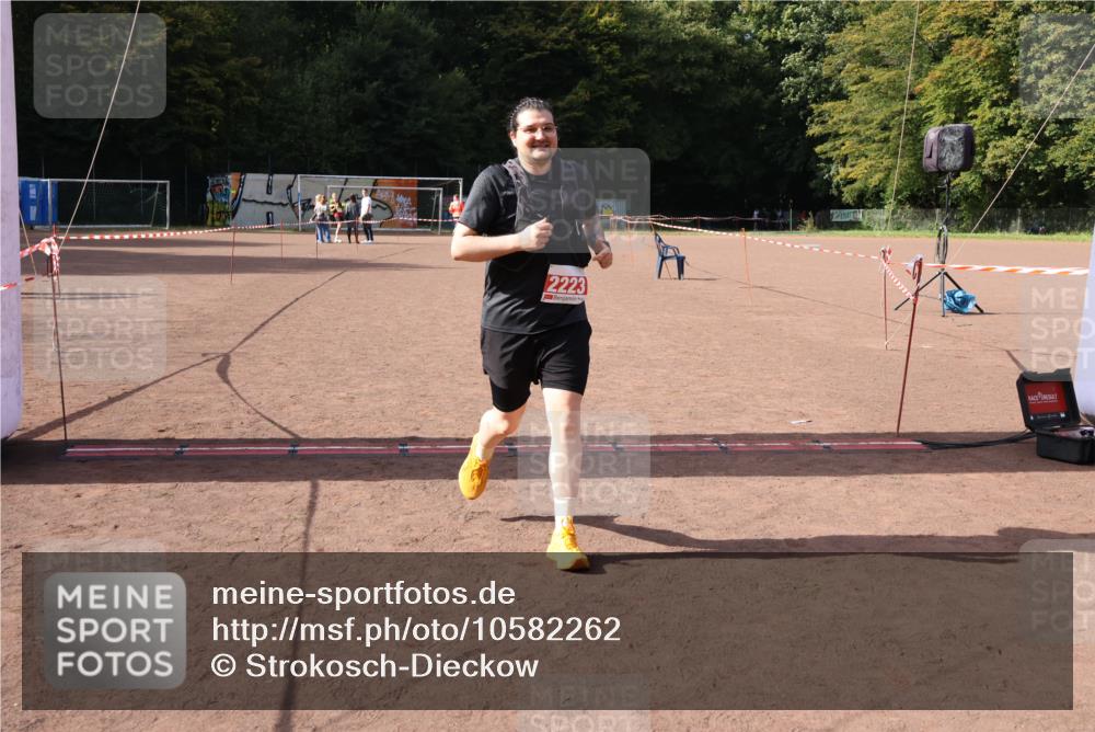 27.09.2026 - 35. Volkslauf durch das schöne Alstertal Strokosch-Dieckow http://msf.ph/oto/10582262 27.09.2026 13:12:26 Ziel 2223 meine-sportfotos.de