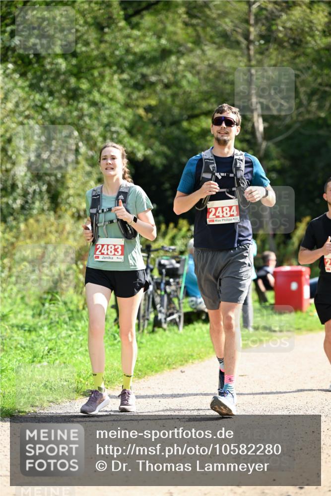 27.09.2026 - 35. Volkslauf durch das schöne Alstertal Dr. Thomas Lammeyer http://msf.ph/oto/10582280 27.09.2026 12:34:07 Laufen 2483, 2484, 2 meine-sportfotos.de