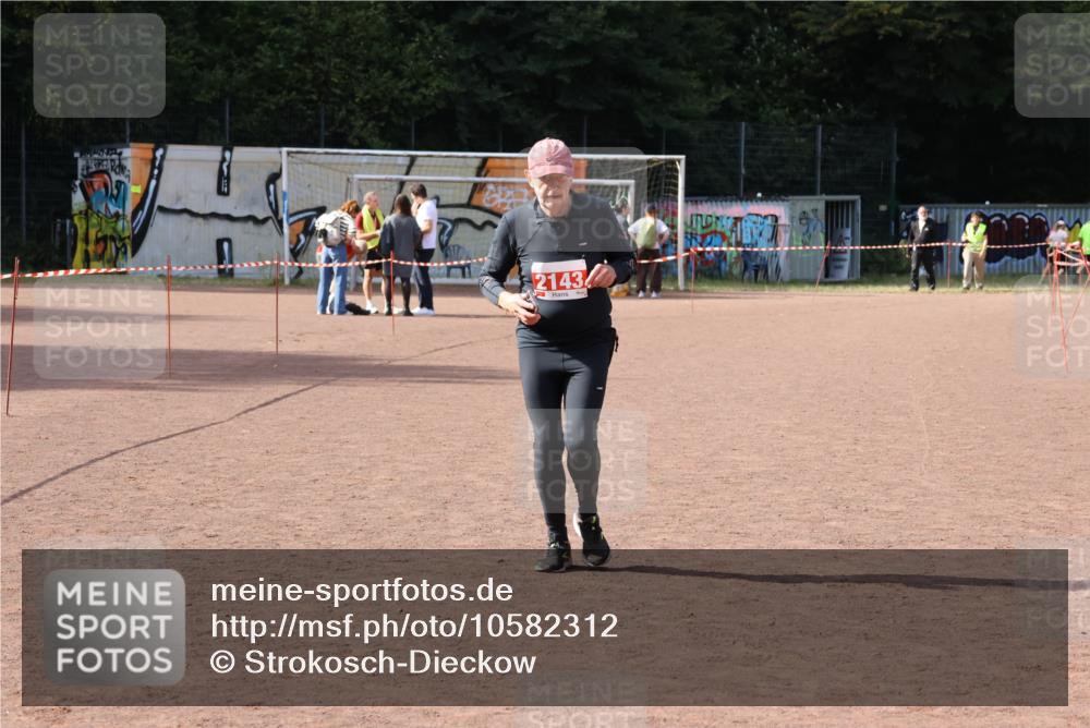 27.09.2026 - 35. Volkslauf durch das schöne Alstertal Strokosch-Dieckow http://msf.ph/oto/10582312 27.09.2026 13:14:22 Ziel 2143 meine-sportfotos.de