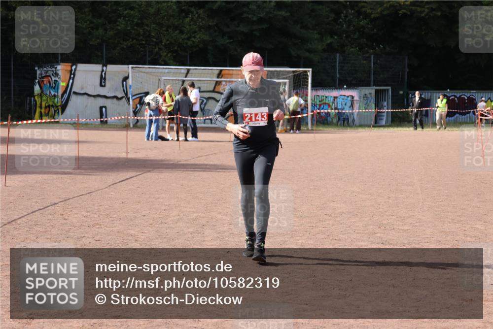 27.09.2026 - 35. Volkslauf durch das schöne Alstertal Strokosch-Dieckow http://msf.ph/oto/10582319 27.09.2026 13:14:23 Ziel 2143 meine-sportfotos.de