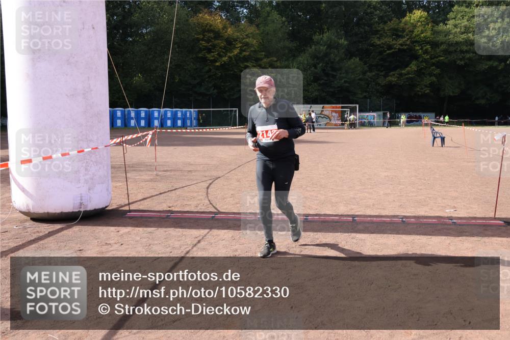 27.09.2026 - 35. Volkslauf durch das schöne Alstertal Strokosch-Dieckow http://msf.ph/oto/10582330 27.09.2026 13:14:26 Ziel 2143 meine-sportfotos.de