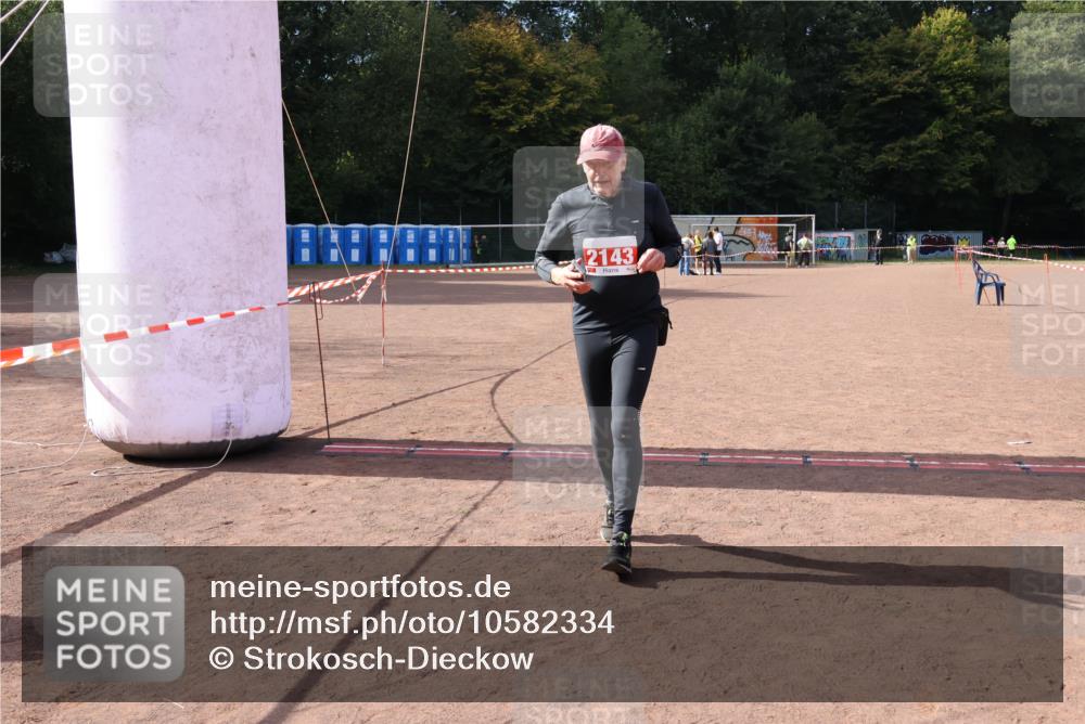 27.09.2026 - 35. Volkslauf durch das schöne Alstertal Strokosch-Dieckow http://msf.ph/oto/10582334 27.09.2026 13:14:26 Ziel 2143 meine-sportfotos.de