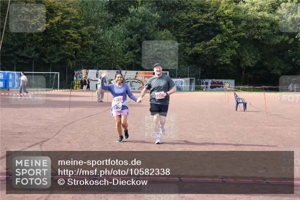 27.09.2026 - 35. Volkslauf durch das schöne Alstertal Strokosch-Dieckow http://msf.ph/oto/10582338 27.09.2026 13:15:40 Ziel 2102, 2203 meine-sportfotos.de