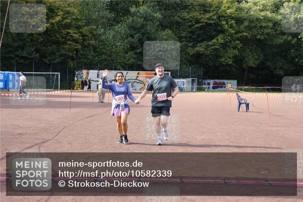 27.09.2026 - 35. Volkslauf durch das schöne Alstertal Strokosch-Dieckow http://msf.ph/oto/10582339 27.09.2026 13:15:40 Ziel 2102, 2203 meine-sportfotos.de