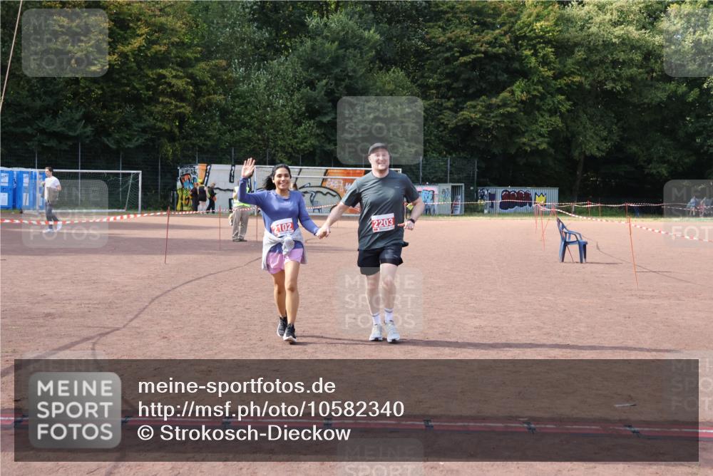 27.09.2026 - 35. Volkslauf durch das schöne Alstertal Strokosch-Dieckow http://msf.ph/oto/10582340 27.09.2026 13:15:40 Ziel 2102, 2203 meine-sportfotos.de
