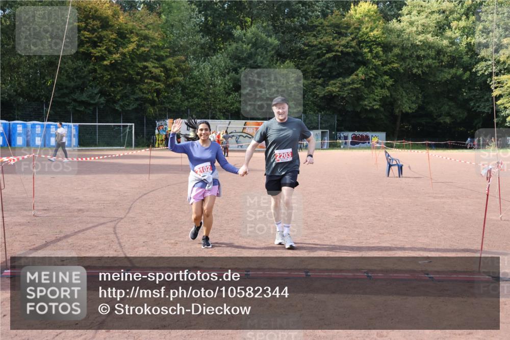 27.09.2026 - 35. Volkslauf durch das schöne Alstertal Strokosch-Dieckow http://msf.ph/oto/10582344 27.09.2026 13:15:41 Ziel 2102, 2203 meine-sportfotos.de