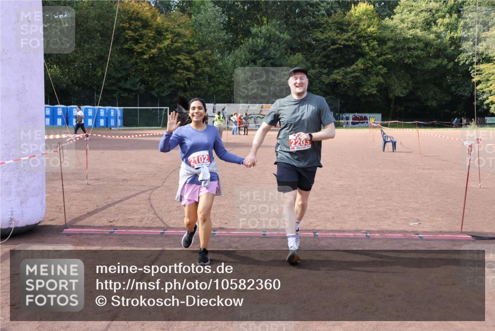 27.09.2026 - 35. Volkslauf durch das schöne Alstertal Strokosch-Dieckow http://msf.ph/oto/10582360 27.09.2026 13:15:43 Ziel 2102, 2203 meine-sportfotos.de
