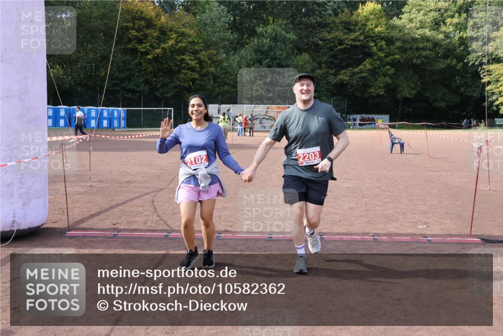 27.09.2026 - 35. Volkslauf durch das schöne Alstertal Strokosch-Dieckow http://msf.ph/oto/10582362 27.09.2026 13:15:43 Ziel 2102, 2203 meine-sportfotos.de