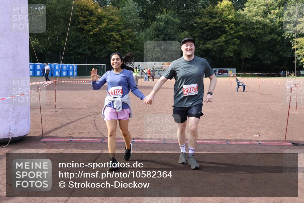 27.09.2026 - 35. Volkslauf durch das schöne Alstertal Strokosch-Dieckow http://msf.ph/oto/10582364 27.09.2026 13:15:43 Ziel 2102, 2203 meine-sportfotos.de