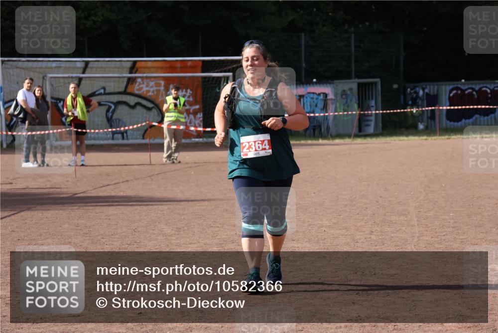 27.09.2026 - 35. Volkslauf durch das schöne Alstertal Strokosch-Dieckow http://msf.ph/oto/10582366 27.09.2026 13:16:59 Ziel 2364 meine-sportfotos.de