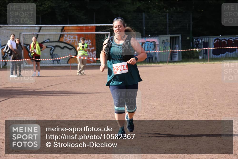27.09.2026 - 35. Volkslauf durch das schöne Alstertal Strokosch-Dieckow http://msf.ph/oto/10582367 27.09.2026 13:16:59 Ziel 2364 meine-sportfotos.de