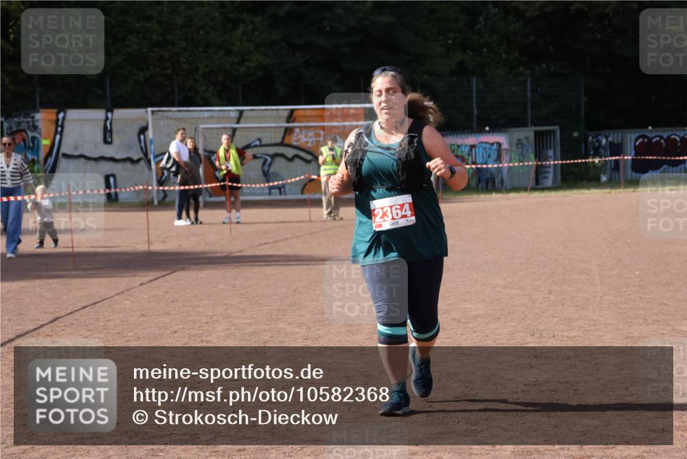 27.09.2026 - 35. Volkslauf durch das schöne Alstertal Strokosch-Dieckow http://msf.ph/oto/10582368 27.09.2026 13:17:00 Ziel 2364 meine-sportfotos.de
