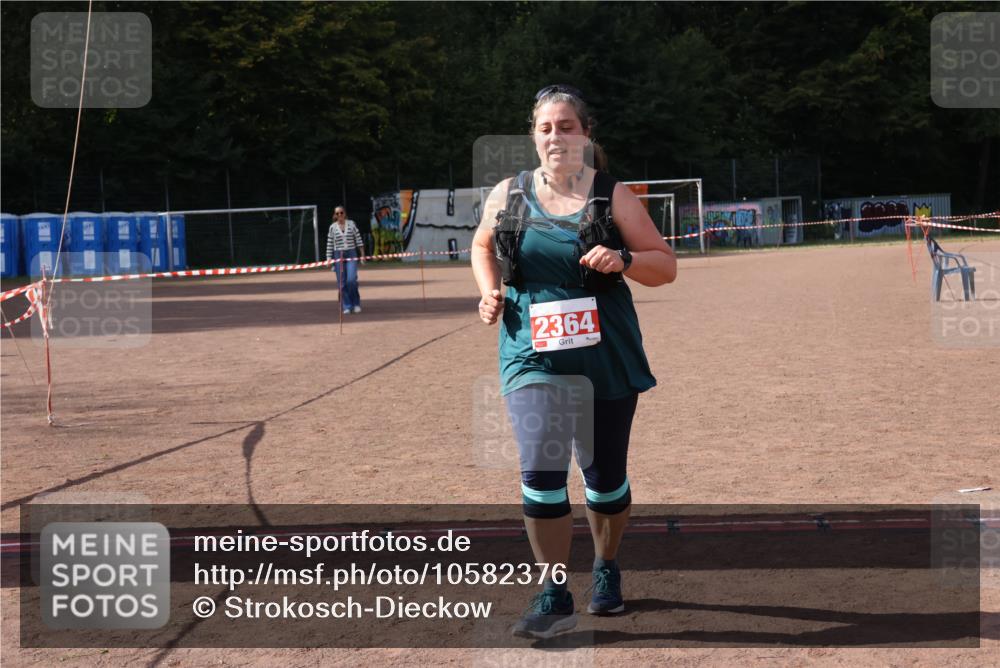 27.09.2026 - 35. Volkslauf durch das schöne Alstertal Strokosch-Dieckow http://msf.ph/oto/10582376 27.09.2026 13:17:03 Ziel 2364 meine-sportfotos.de