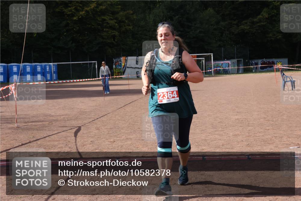 27.09.2026 - 35. Volkslauf durch das schöne Alstertal Strokosch-Dieckow http://msf.ph/oto/10582378 27.09.2026 13:17:03 Ziel 2364 meine-sportfotos.de