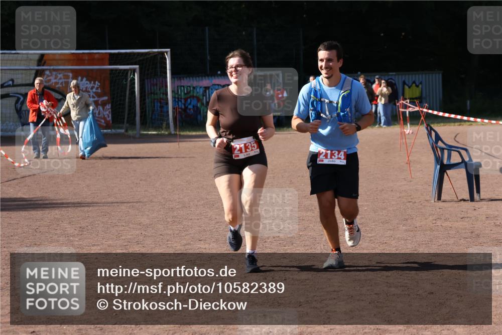 27.09.2026 - 35. Volkslauf durch das schöne Alstertal Strokosch-Dieckow http://msf.ph/oto/10582389 27.09.2026 13:28:07 Ziel 2134, 2135 meine-sportfotos.de